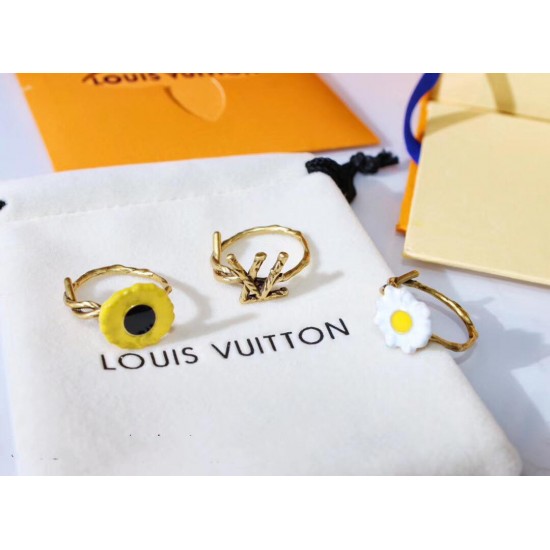 ❗小雏菊☀☀原单货 ☀配全套款新L*V专柜包装 ☀1ouis Vuitton 路易威登 雏菊耳钉 项链 戒指 戒指不分码数 均码 ☀专柜一致黄铜材质 火爆款出货 设计独特 复古前卫 美女必备