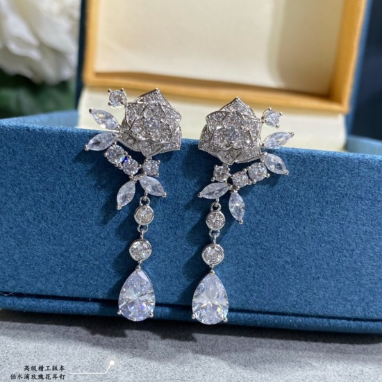 2110A90PIAGET✨✨伯爵水滴玫瑰花耳环，没有女人能抗拒这种魅力吧？