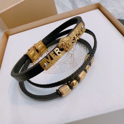 高品质Versace 范思哲 杜美莎标志牛皮手绳手链 帅气酷炫 同时透露着一丝不羁的自由气息 展现别样趣味魅力 做工精致 绝对高逼格 等同正品 长度22cm可调节可更改