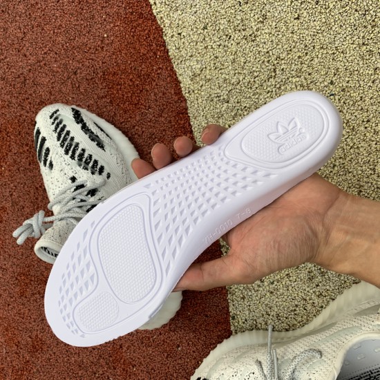 350v2白水滴Yeezy 350 V3 Runner 鞋面夜光半透明橡胶覆盖，类似于水滴的流体轮廓 白水滴 FC9212