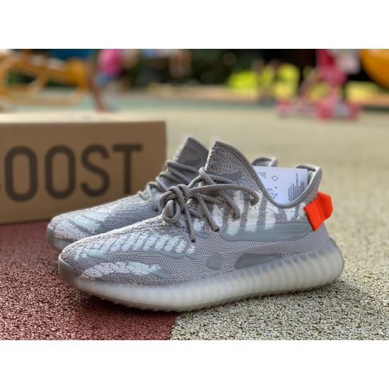 350v3尾灯水滴 Yeezy 350 V3 Runner 粉水滴鞋面夜光半透明橡胶覆盖，类似于水滴的流体轮廓，非常独特 依然Boost加持 FC9215