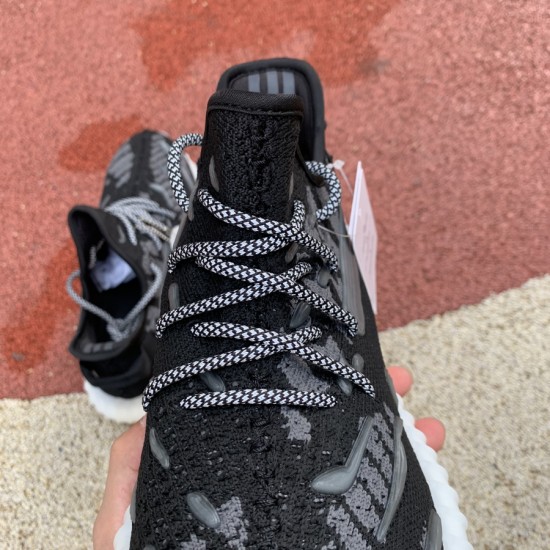 350v3黑白水滴 Yeezy 350 V3 Runner 粉水滴鞋面夜光半透明橡胶覆盖，类似于水滴的流体轮廓，非常独特 依然Boost加持 FC9219