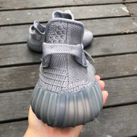 350v2灰色  Adidas Yeezy 350 V2太空灰 IF3219