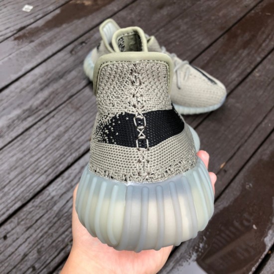 350v2灰黑色 性价比版Adidas Yeezy 350 V2灰黑 椰子HQ2059