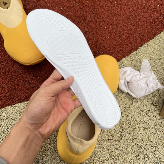 椰子玉米 正常尺码的⚡️Adidas YEEZY &quot; Sulfur &quot; 阿菜  Knit Runner 硫磺色椰子运动鞋 GW5353