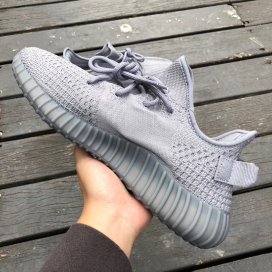 350v2灰色  Adidas Yeezy 350 V2太空灰 IF3219