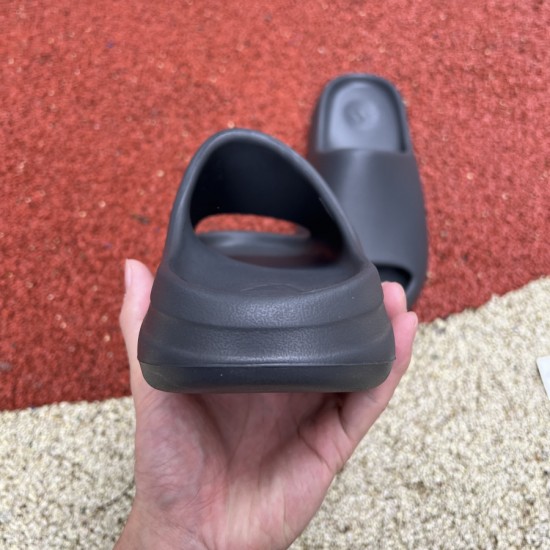 椰子拖鞋黑色 adidas Yeezy Slide “Onyx” hq6448