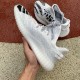 350v2白水滴Yeezy 350 V3 Runner 鞋面夜光半透明橡胶覆盖，类似于水滴的流体轮廓 白水滴 FC9212