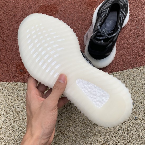 350v3黑白水滴 Yeezy 350 V3 Runner 粉水滴鞋面夜光半透明橡胶覆盖，类似于水滴的流体轮廓，非常独特 依然Boost加持 FC9219