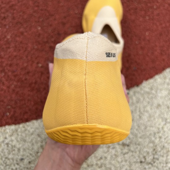 椰子玉米 正常尺码的⚡️Adidas YEEZY &quot; Sulfur &quot; 阿菜  Knit Runner 硫磺色椰子运动鞋 GW5353