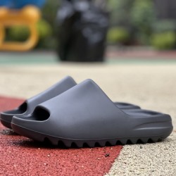 椰子拖鞋黑色 adidas Yeezy Slide “Onyx” hq6448