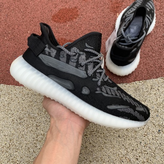 350v3黑白水滴 Yeezy 350 V3 Runner 粉水滴鞋面夜光半透明橡胶覆盖，类似于水滴的流体轮廓，非常独特 依然Boost加持 FC9219