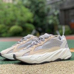 椰子700v2奶油 G5版正常尺码，Adidas Yeezy Boost 700 V2 奶油灰白 椰子700 GY7924