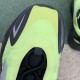 椰子700黑绿 性价比版偏小0.5-1码，Adidas Yeezy Boost 700 MNVN Phosphor 黑绿 FY3727