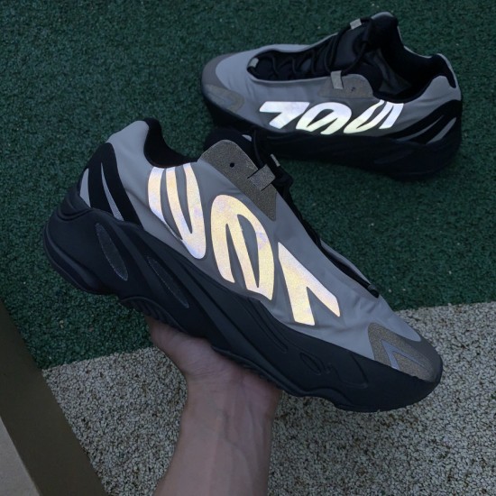 椰子700骨白 性价比版品质很ok的  Adidas Yeezy 700 MNVN 椰子700骨白 侃爷跑步鞋 FY3729