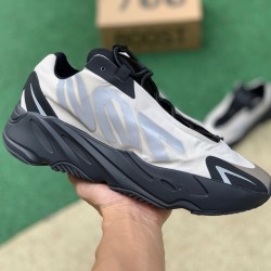 椰子700骨白 性价比版品质很ok的  Adidas Yeezy 700 MNVN 椰子700骨白 侃爷跑步鞋 FY3729