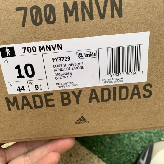 椰子700骨白 性价比版品质很ok的  Adidas Yeezy 700 MNVN 椰子700骨白 侃爷跑步鞋 FY3729