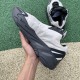 椰子700骨白 性价比版品质很ok的  Adidas Yeezy 700 MNVN 椰子700骨白 侃爷跑步鞋 FY3729