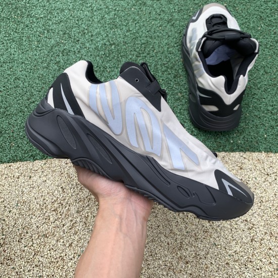 椰子700骨白 性价比版品质很ok的  Adidas Yeezy 700 MNVN 椰子700骨白 侃爷跑步鞋 FY3729