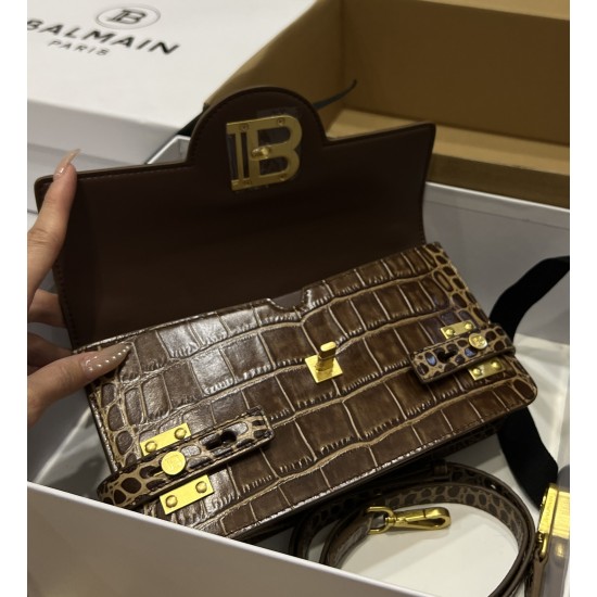 Balmain bag size:23*14*8cm