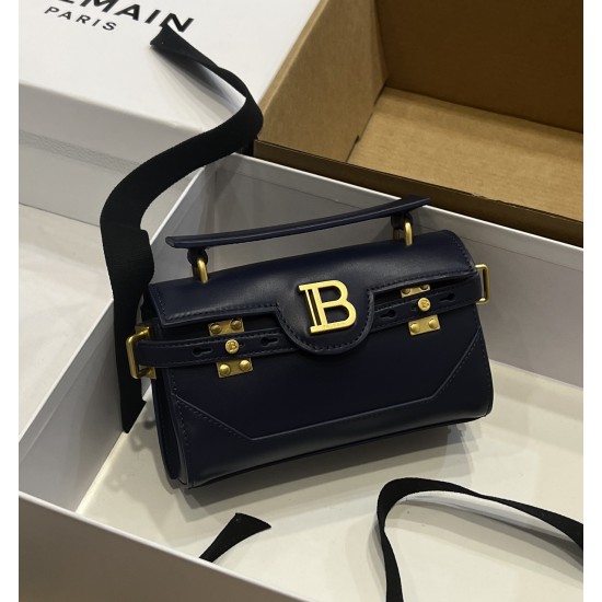 Balmain bag size:19*12*7.5cm