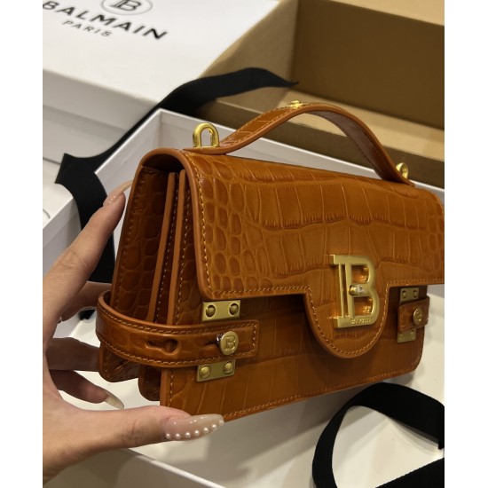 Balmain bag size:23*14*8cm