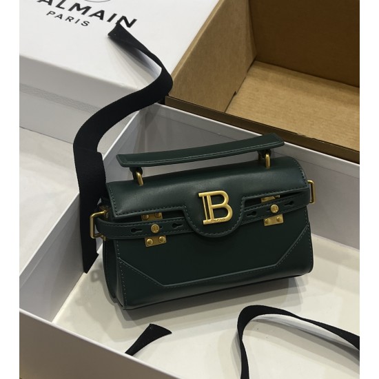 Balmain bag size:19*12*7.5cm