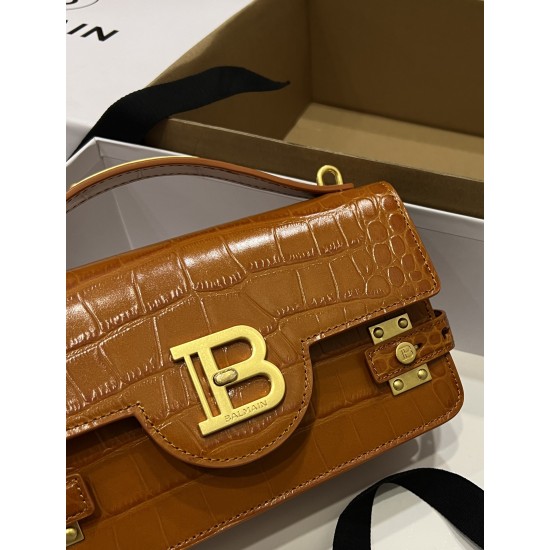 Balmain bag size:23*14*8cm