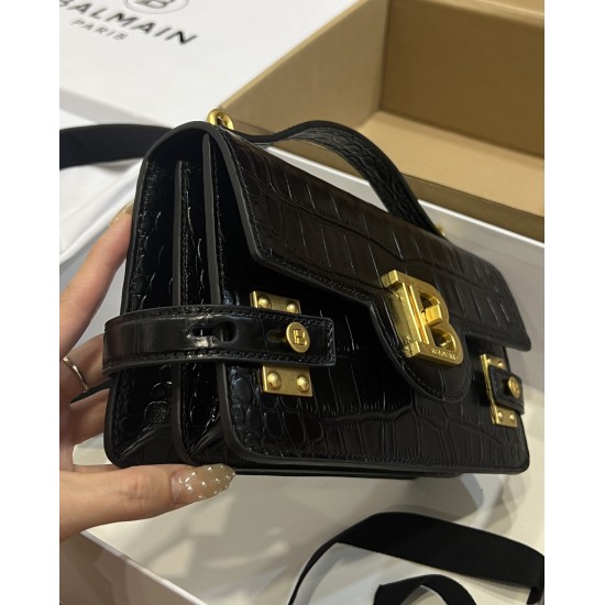 Balmain bag size:23*14*8cm