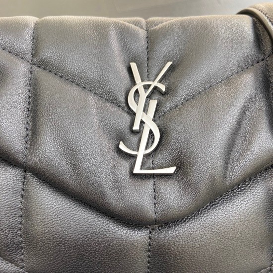 Yves Saint Laurent Bag D886570