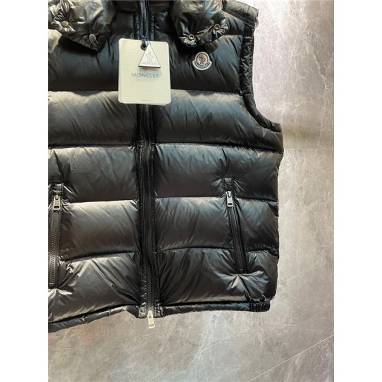 MONCLER Bormes Vest