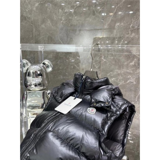 MONCLER Bormes Vest