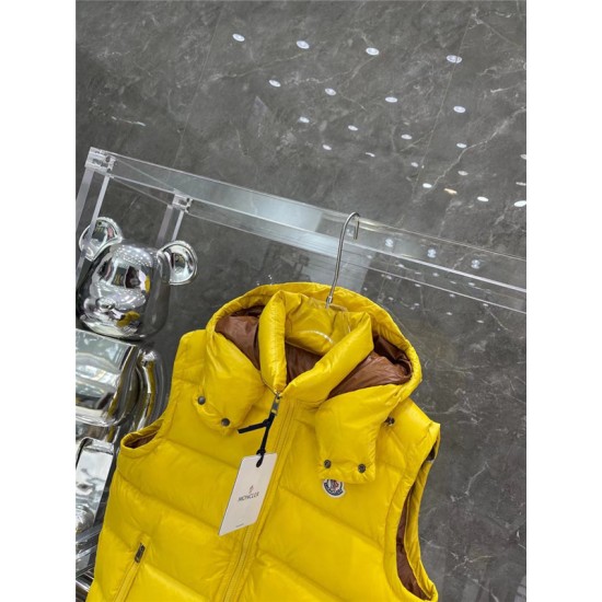 MONCLER Bormes Vest