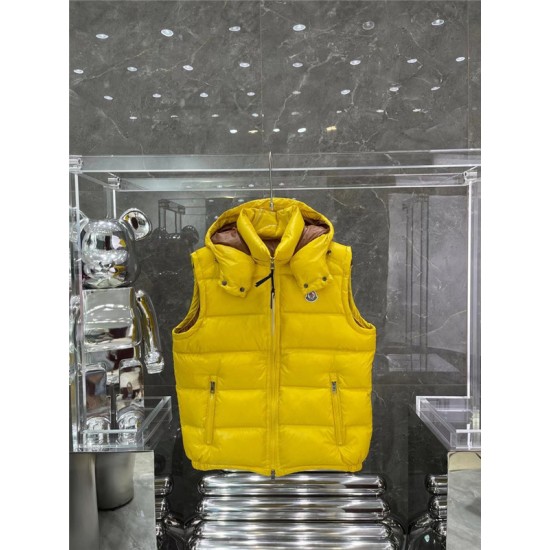 MONCLER Bormes Vest