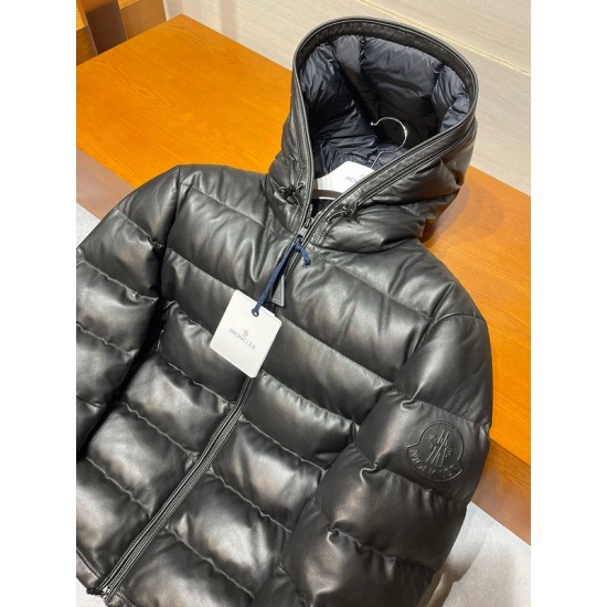 Moncler M022