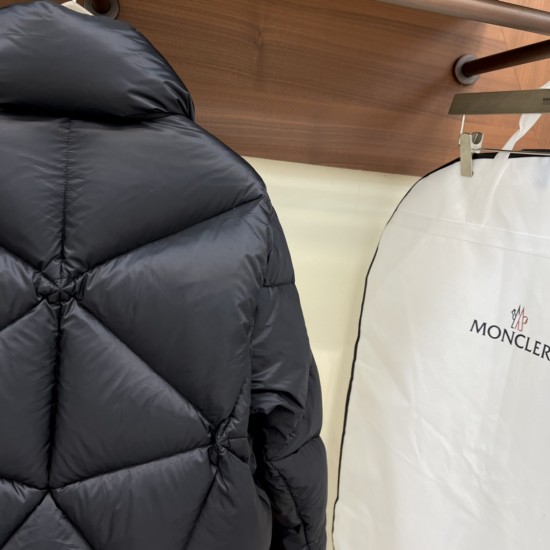 Moncler Oak