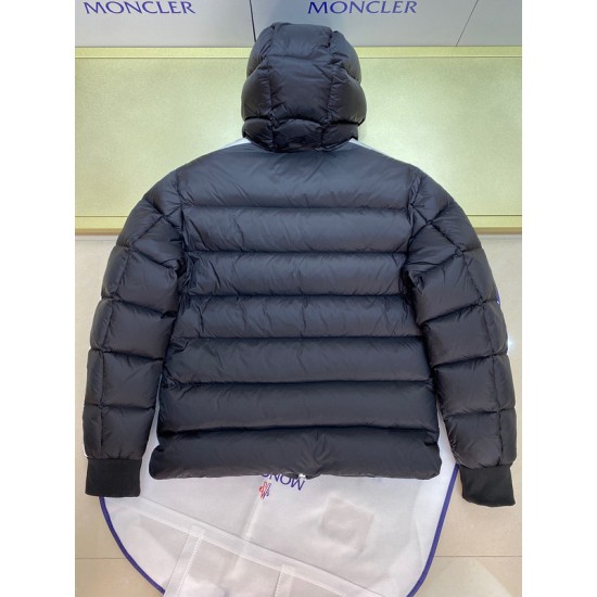 Moncler M048