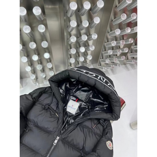 Moncler M021