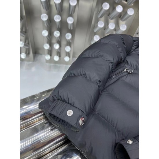 Moncler M021