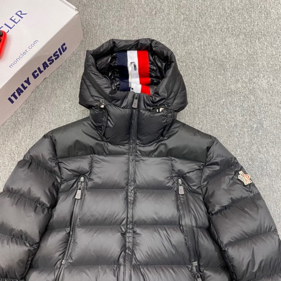 Moncler M044