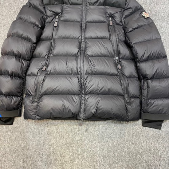 Moncler M044