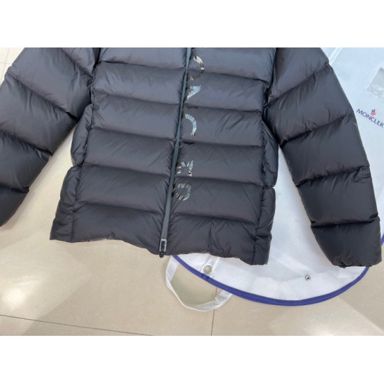 Mocnler Down Jacket M090