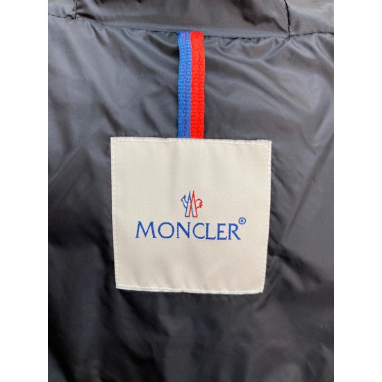 Moncler M048