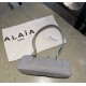 Alaia 腊肠包  尺寸(厘米):长27x宽9x高8