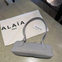 Alaia 腊肠包  尺寸(厘米):长27x宽9x高8