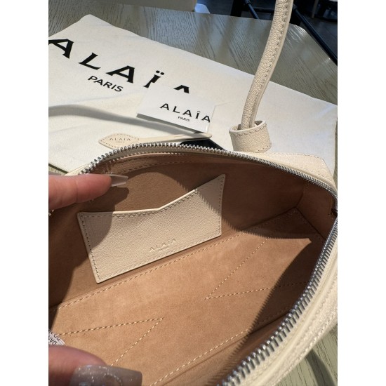 Alaia 腊肠包  尺寸(厘米):长27x宽9x高8