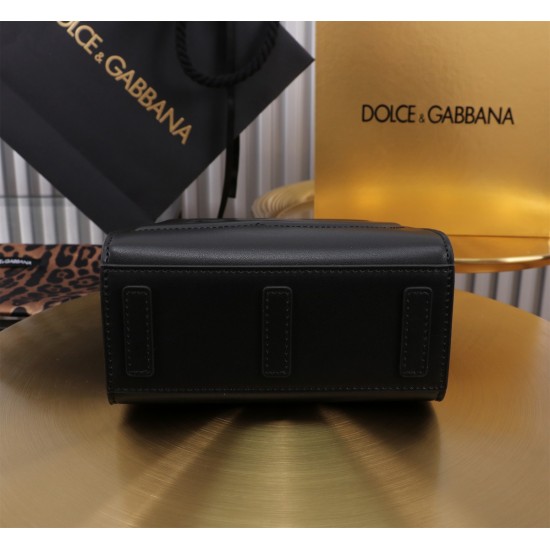 DG BAG Size：16.5×17.5×8cm