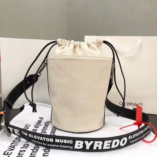 Top quality off white bagSIZE:17*29cm