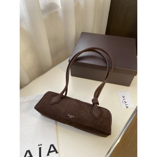 Alaia bag size:27*9*8cm