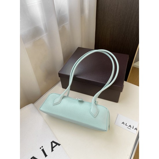 Alaia bag size:27*9*8cm